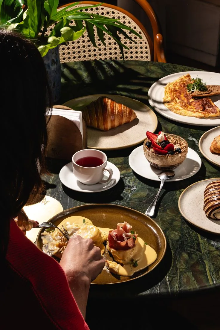 Petit-déjeuner servi en chambre