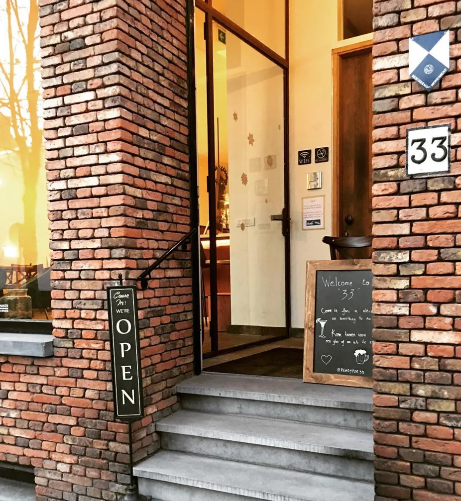 Bar “33” – Bruges, Belgique